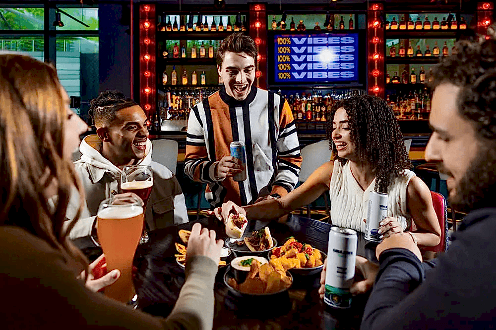 Eating and drinking at a table in Puttshack