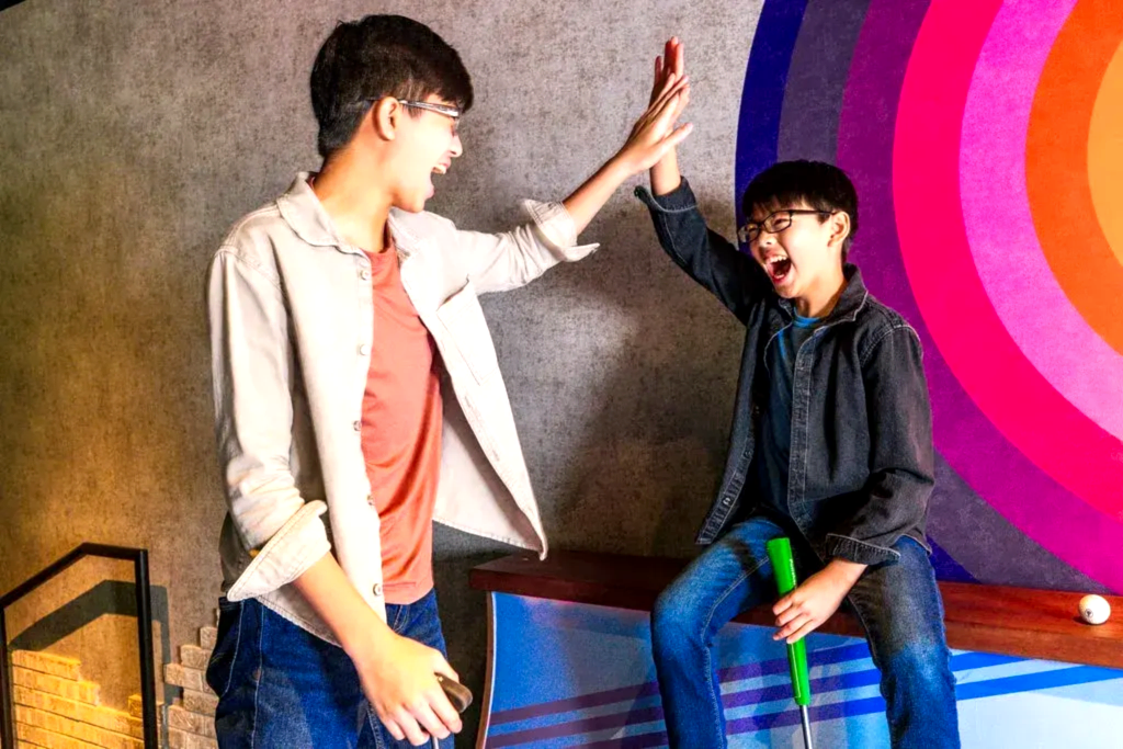 Puttshack High Five