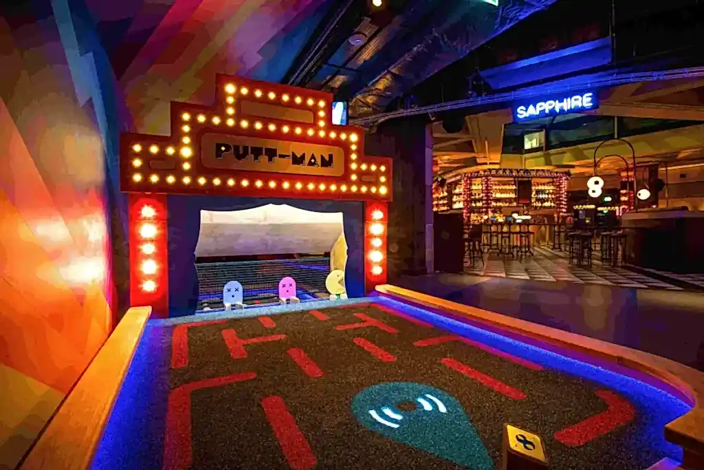 Puttman course inside of Puttshack