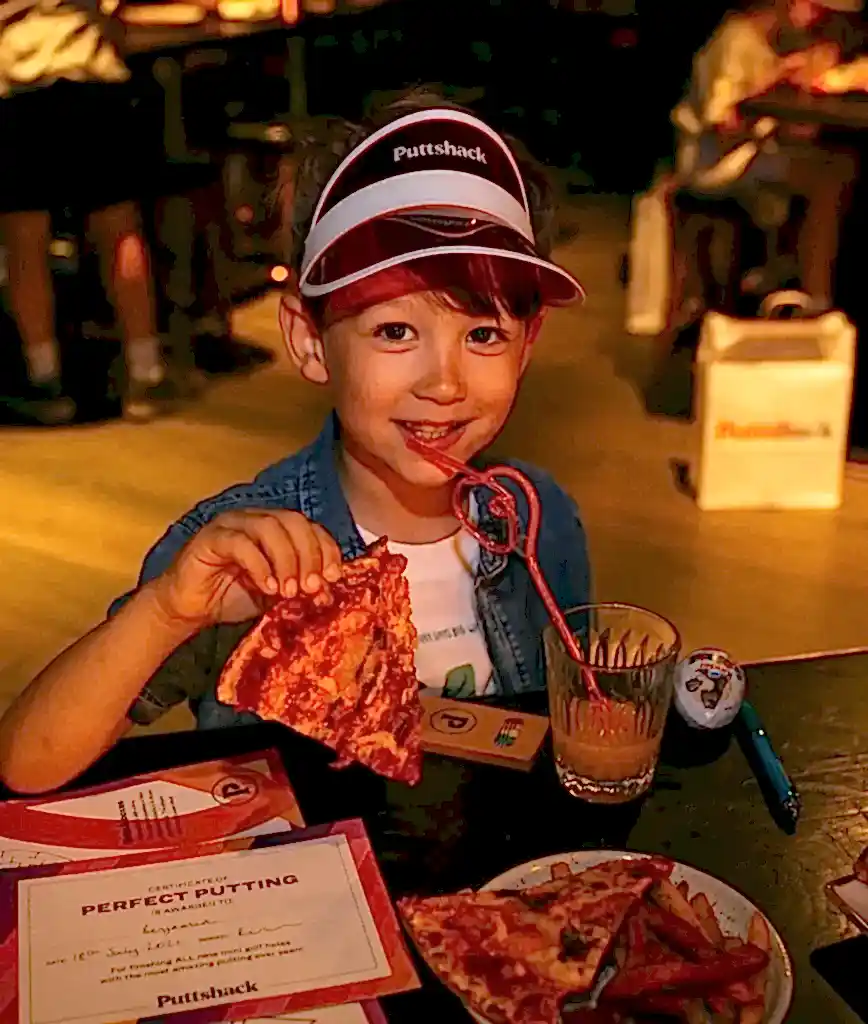 Child eating at Puttshack