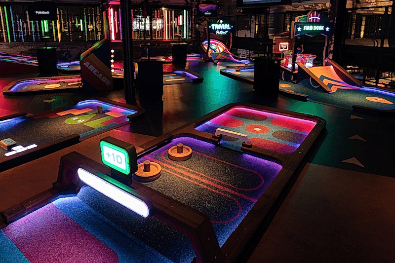 Image of a Puttshack course.